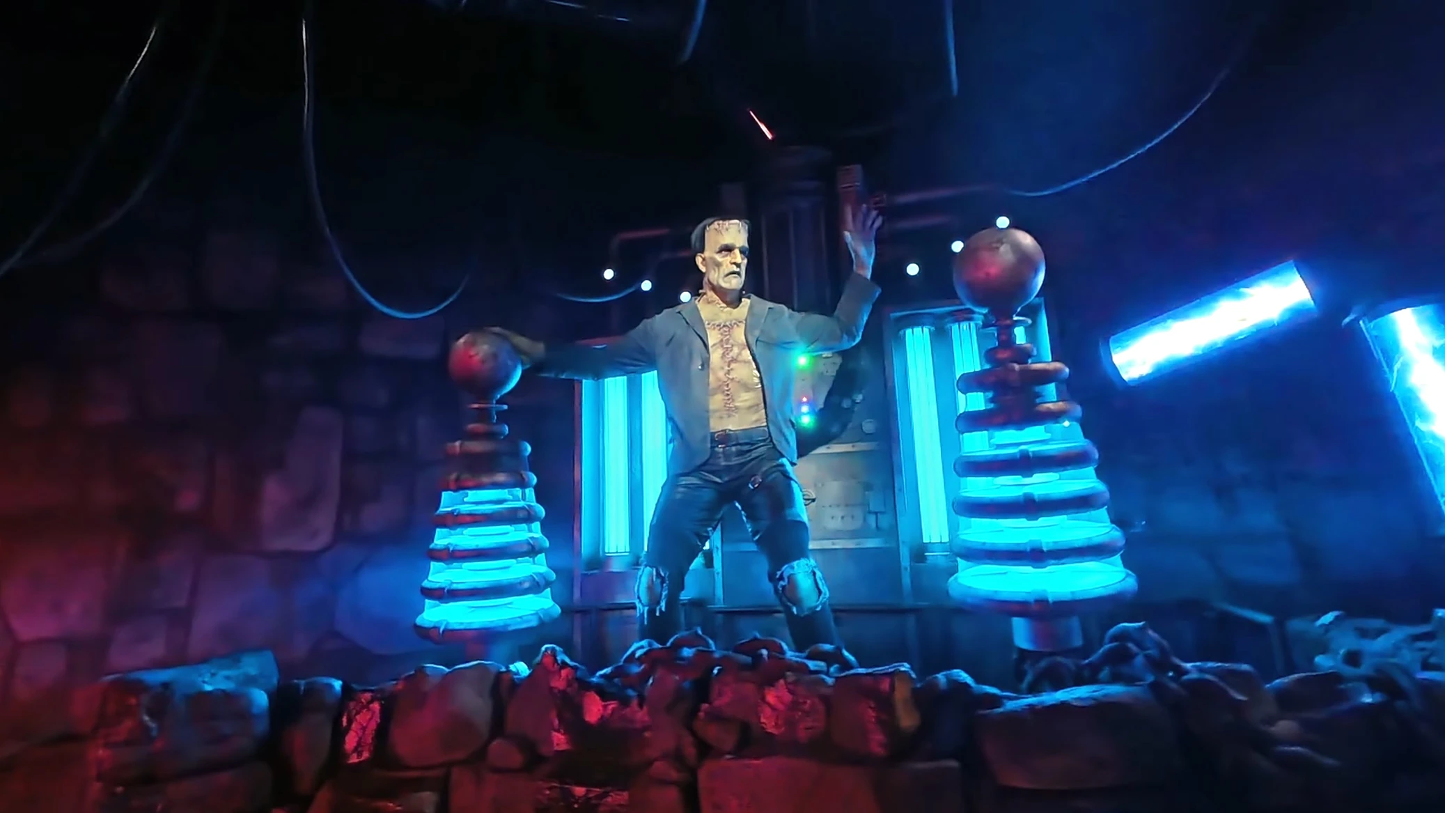 Frankenstein Animatronic in Monsters Unchained